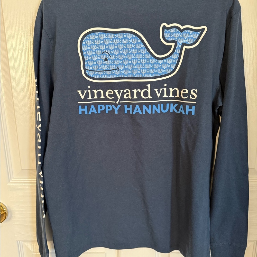 NWT. Vineyard Vines Hanukkah T-shirt. Size Small.